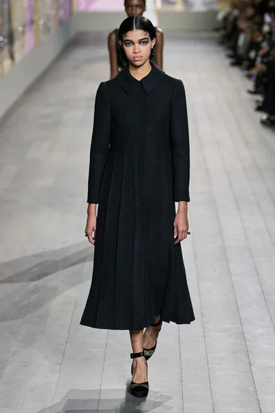 Look 10